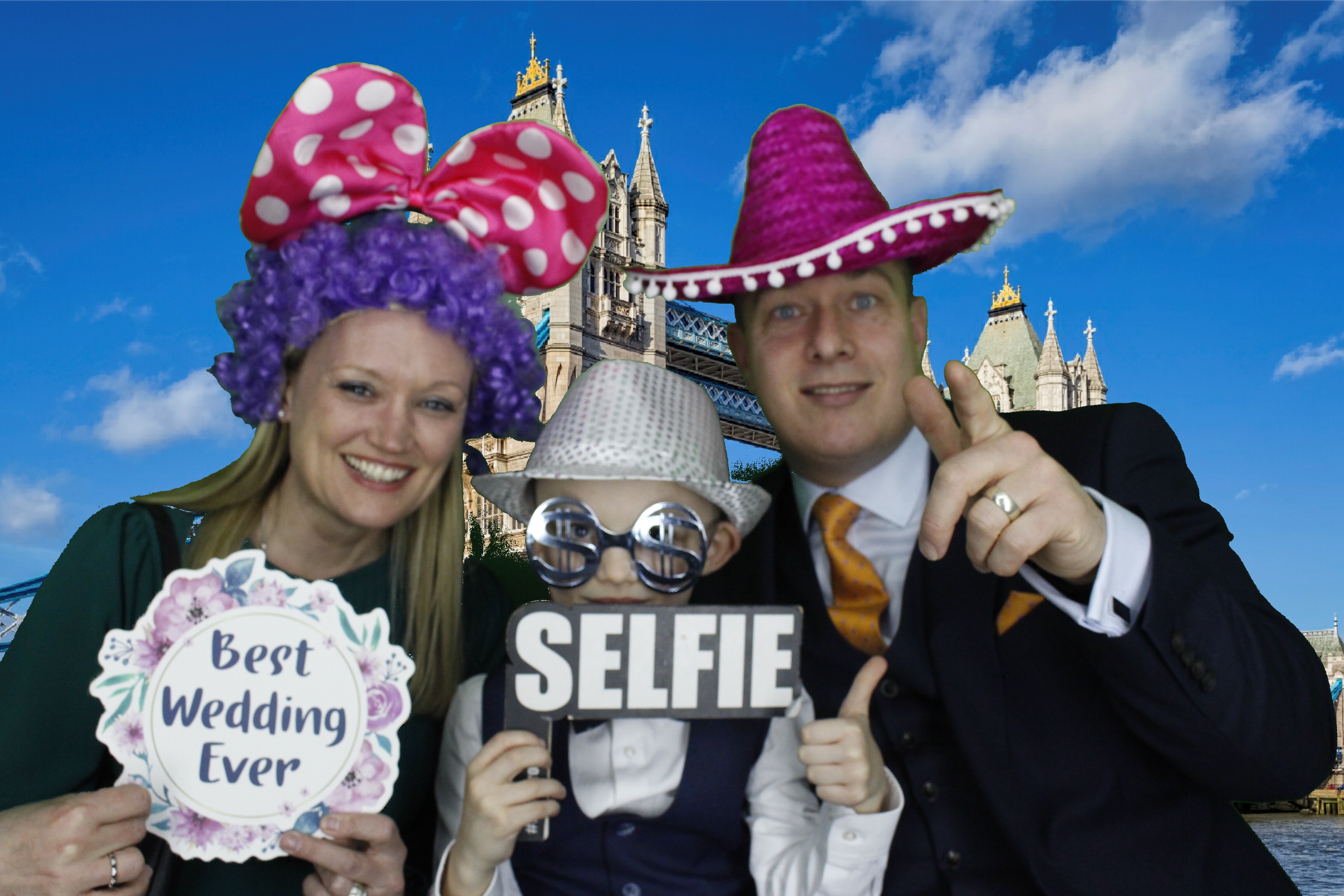 Mr & Mrs Mills | View more photos from the event at gallery.myphotoboothexperience.co.uk/u/MyPhotoBoothExperienceLtd/Mr-Mrs-Mills
